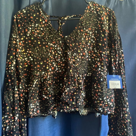 NWT Arizona “Black Patch” Cropped Blouse - Picture 1 of 4